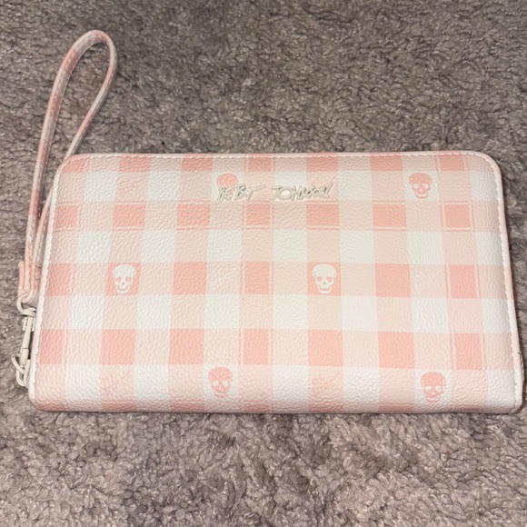 Betsey Johnson Pink and White Skull Checkered Wristlet - Picture 1 of 6